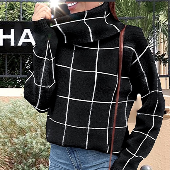 NWT, Lavishly Paris Women's Black Grid Pattern Turtleneck  Sweater. - Picture 1 of 16